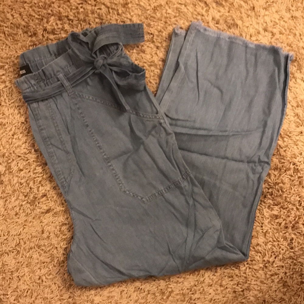 Express! Lightweight Extreme High Rise Relaxed-Fit Ankle Jeans NWT!